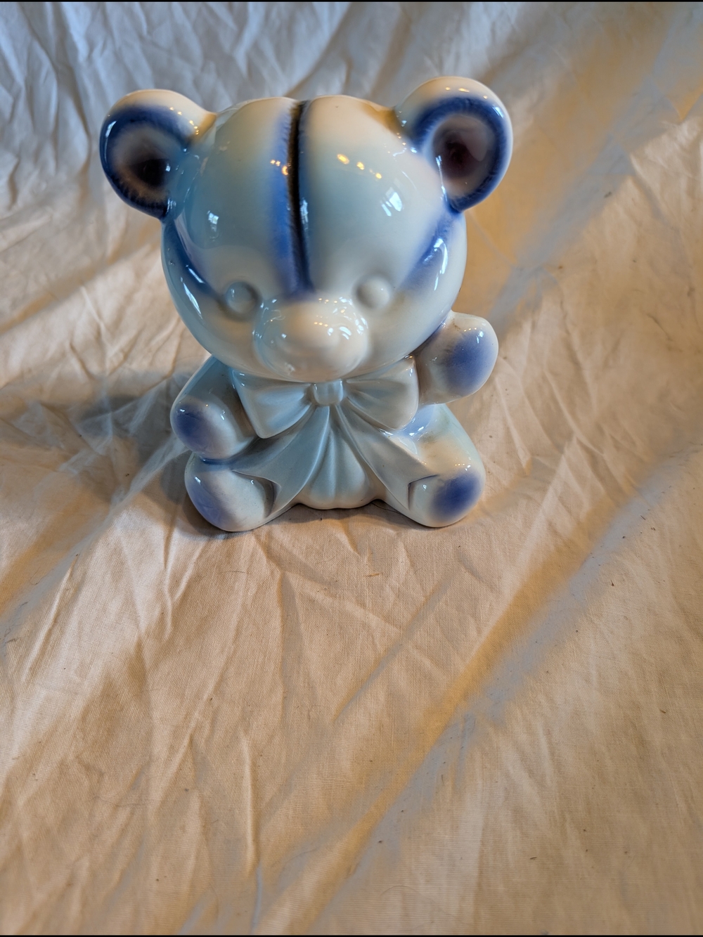 2/40$ Vintage Blue and White Ceramic Bear planter